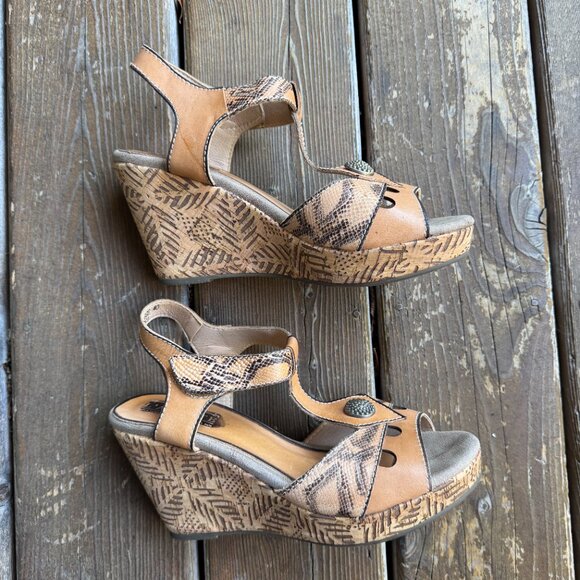 Like New L'Artiste Nicolasa Comfort High Wedge Sandal in Women's 40/US 9 - Picture 4 of 13